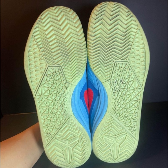 Kobe Bryant Mentality Clear Water - Picture 3 of 8